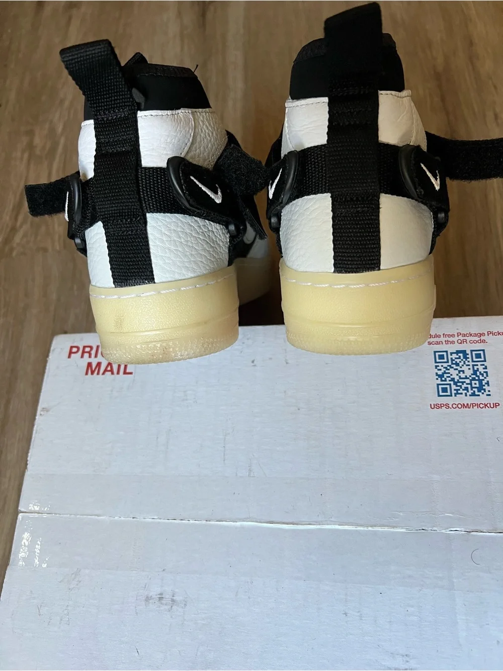 Air Force1 Nike Black & White High-Top Sneakers with Strap 6.5Y( women’s 8)EUC